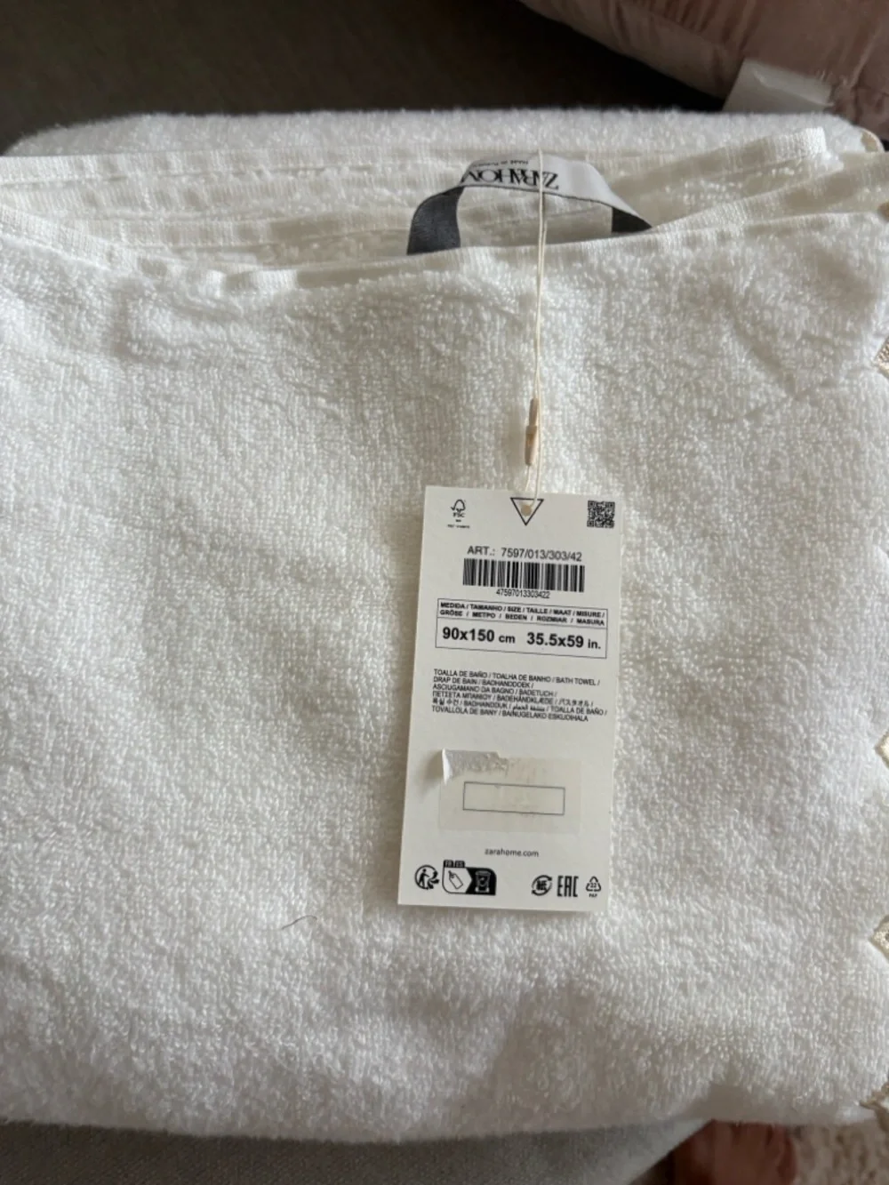 Zara Home White Scalloped Edge Bath Towel